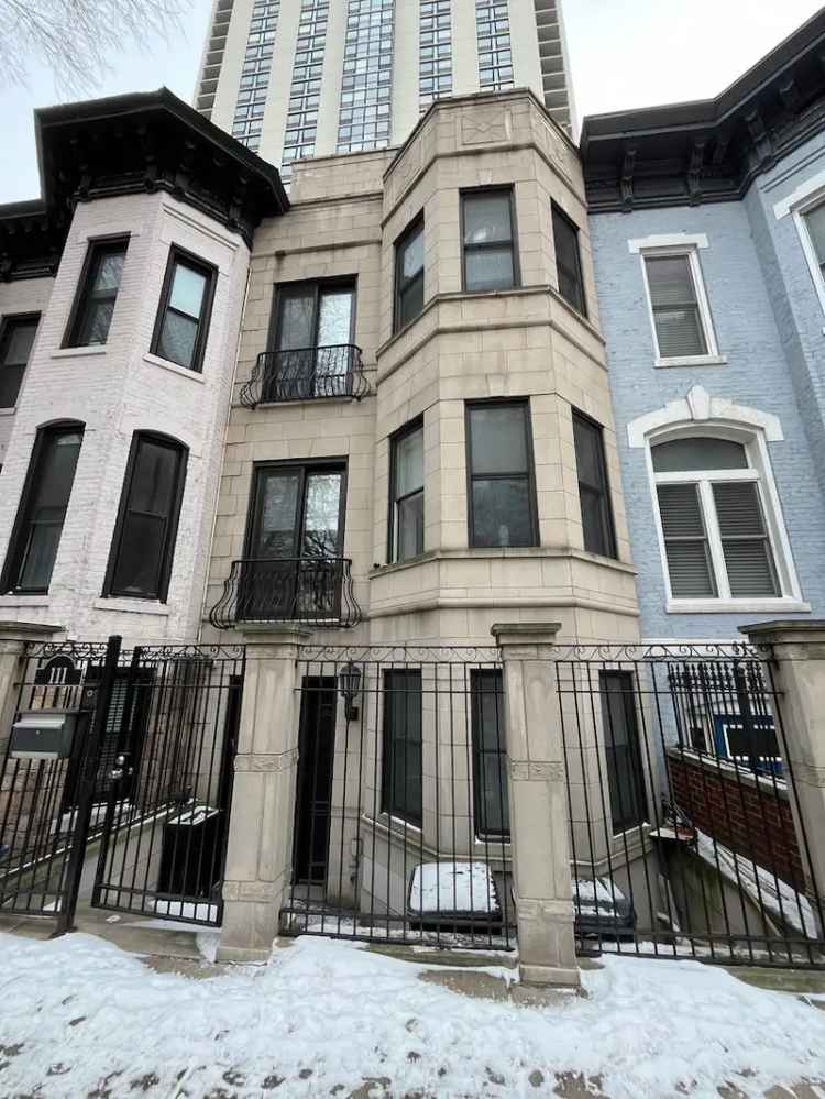 Single-family house For Sale in 111, West Elm Street, Chicago, Illinois