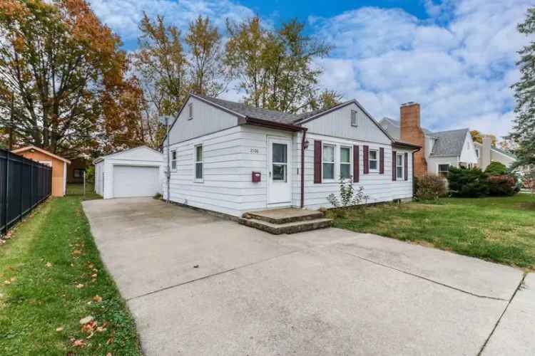 Single-family house For Sale in 2106, East Oakland Avenue, Bloomington, Illinois