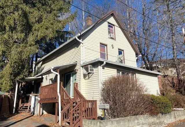 Single-family house For Sale in 30, Pond Street, Naugatuck, Connecticut