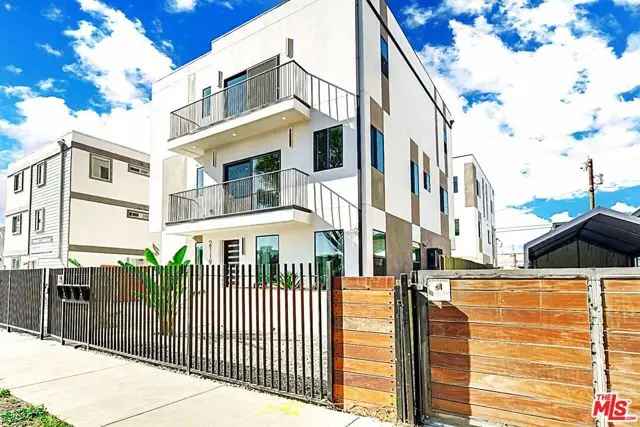 Multi-family house For Sale in Los Angeles, California