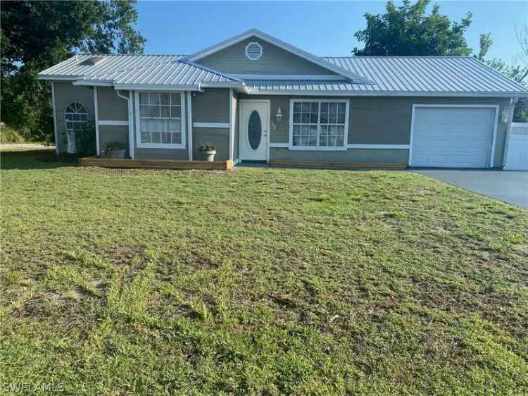 Single-family house For Sale in Lehigh Acres, Florida