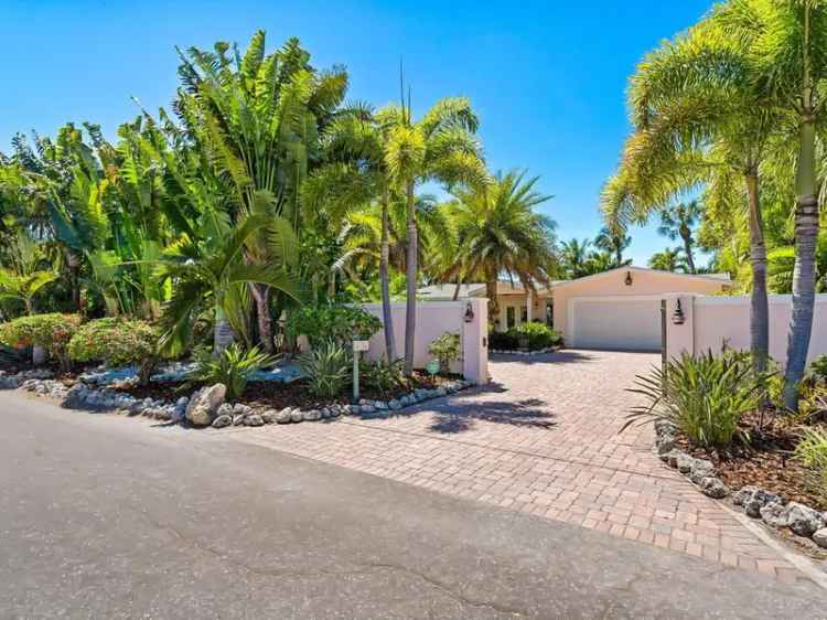 Single-family house For Sale in 5140, Windward Avenue, Siesta Key, Florida