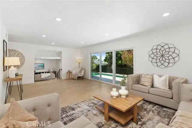 Single-family house For Sale in 876, Hillside Drive, Long Beach, California