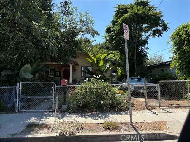 Single-family house For Sale in 2724, Queen Street, Los Angeles, California