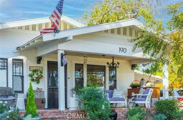 Single-family house For Sale in 190, Pacific Street, Tustin, California