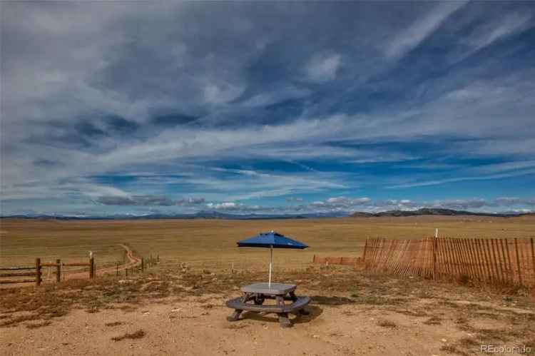 Single-family house For Sale in Lake George, Colorado