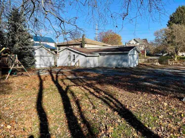 Single-family house For Sale in Auburn, Indiana