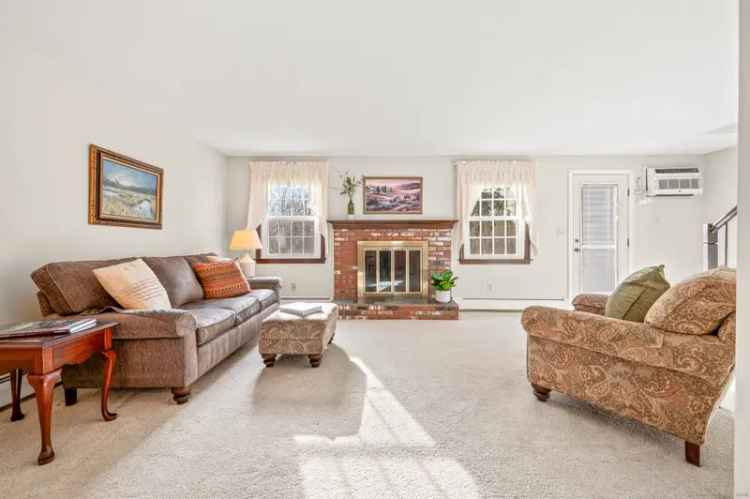 Condo For Sale in 9, Pebble Court, Newington, Connecticut