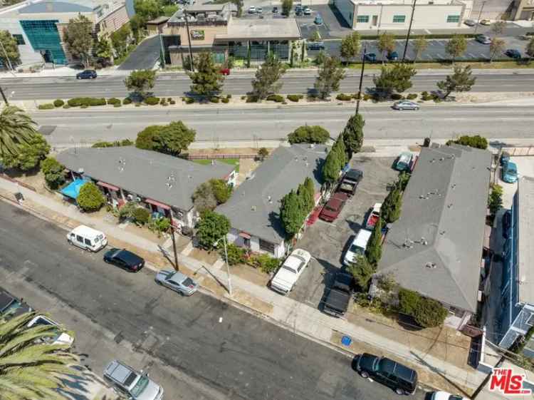 Multi-family house For Sale in 4817, Saint Charles Place, Los Angeles, California