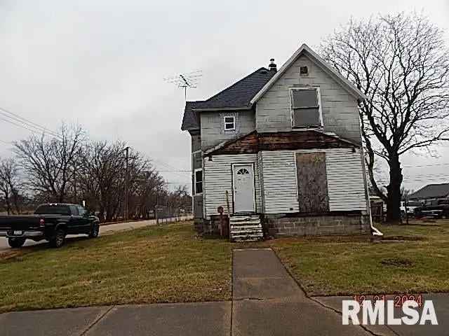 Single-family house For Sale in 1201, 9th Avenue South, Clinton, Iowa