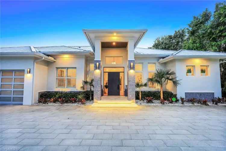 Single-family house For Sale in Naples, Florida