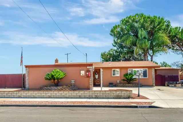 Single-family house For Sale in 3584, Dorchester Drive, San Diego, California