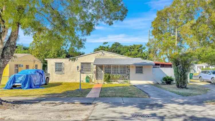 Single-family house For Sale in 532, Southwest 44th Avenue, Coral Gables, Florida