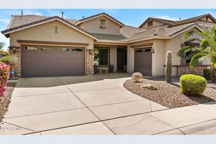 Single-family house For Sale in 1553, East Zion Way, Chandler, Arizona