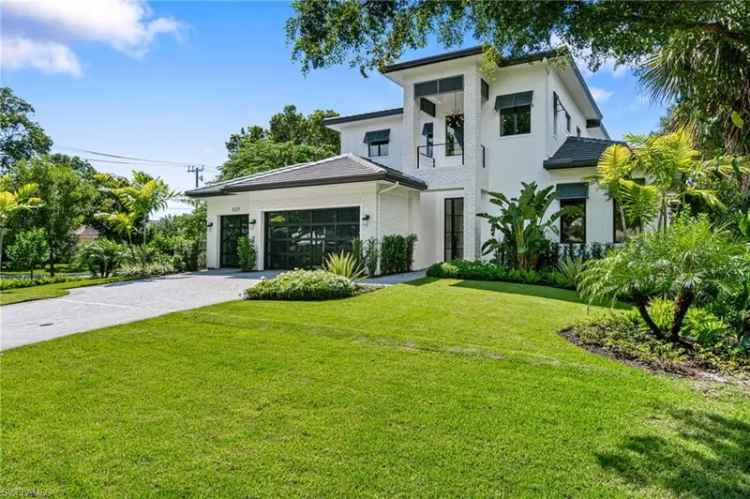 Single-family house For Sale in Naples, Florida