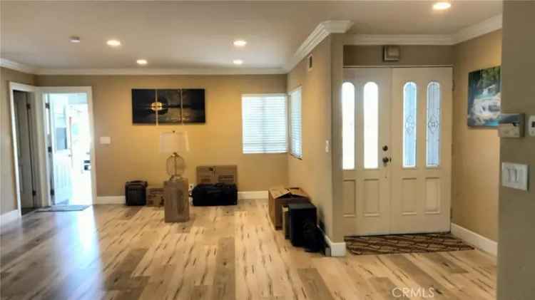 Single-family house For Sale in 5402, West Ballast Avenue, Santa Ana, California