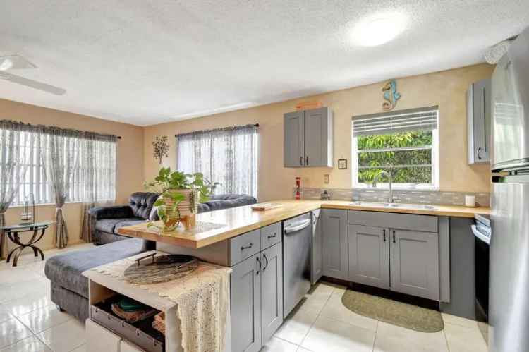 Condo For Sale in 204, Andover H, Florida