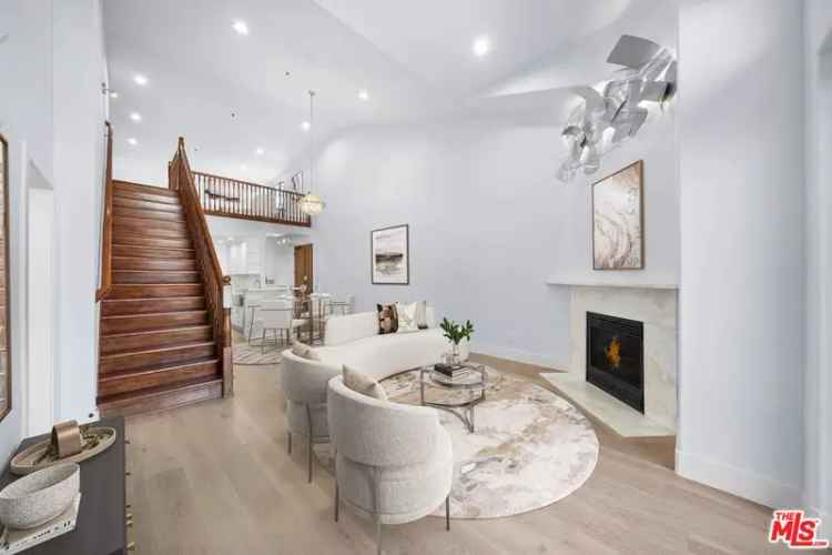 Condo For Sale in 5132, Maplewood Avenue, Los Angeles, California