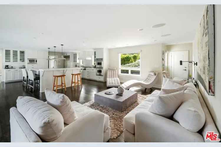 Single-family house For Sale in 2547, Hutton Drive, Beverly Hills, California