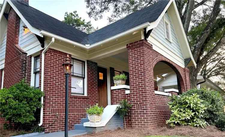 Single-family house For Sale in 1670, Rogers Avenue Southwest, Atlanta, Georgia