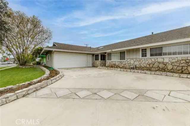 Single-family house For Sale in 1879, West Harriet Lane, Anaheim, California