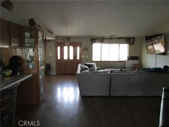 Single-family house For Sale in Apple Valley, California