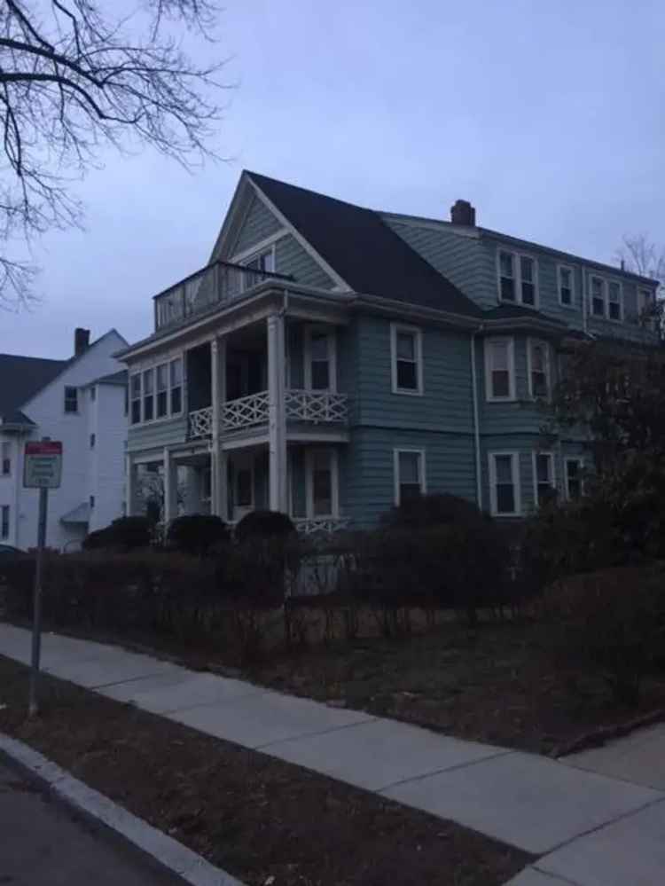 4 Bedroom 2 Bathroom House Near Boston University