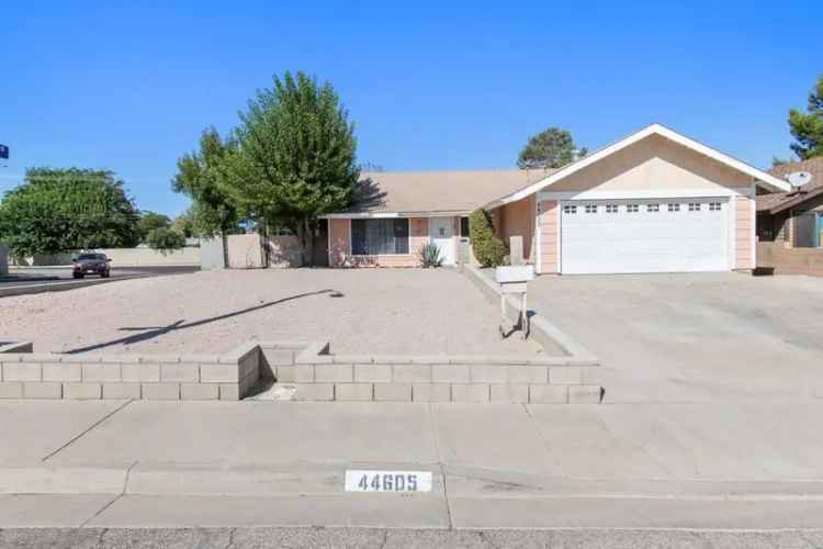 Single-family house For Sale in 44605, Gillan Avenue, Lancaster, California