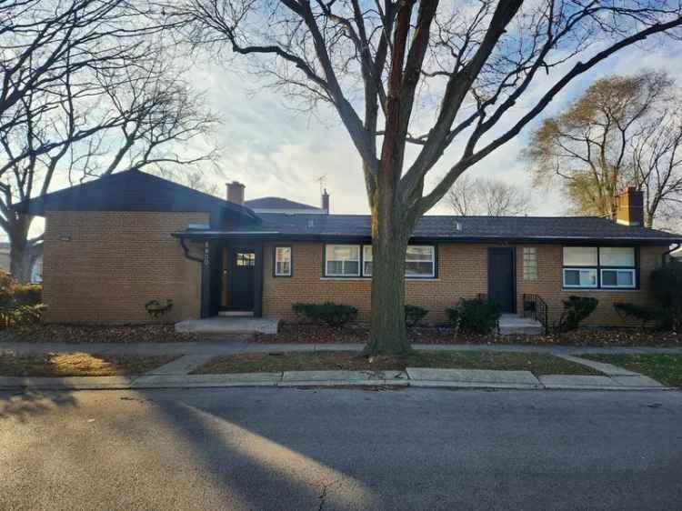 Single-family house For Sale in 8800, South Bennett Avenue, Chicago, Illinois