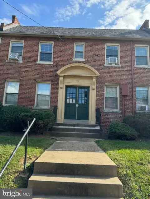 Multi-family house For Sale in 117, 35th Street Northeast, Washington, District of Columbia