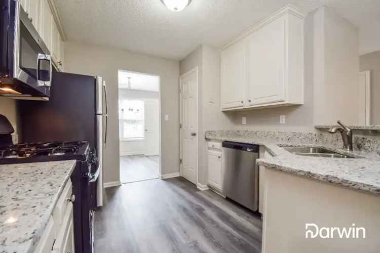 3 Bed 2 Bath Pet-Friendly Home Near Amenities