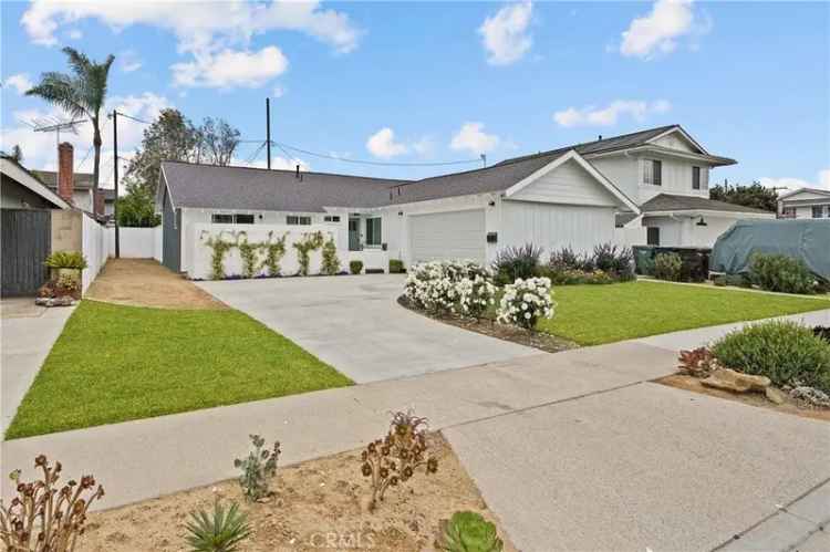 Single-family house For Sale in 10202, Constitution Drive, Huntington Beach, California