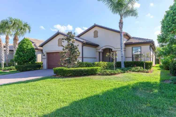 Single-family house For Sale in 557, Southeast Monet Drive, Port Saint Lucie, Florida