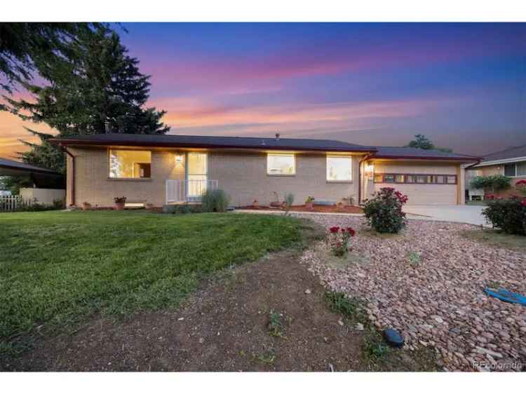 Single-family house For Sale in Centennial, Colorado