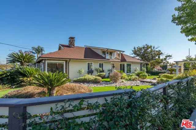 Single-family house For Sale in 15008, Larkspur Street, Los Angeles, California