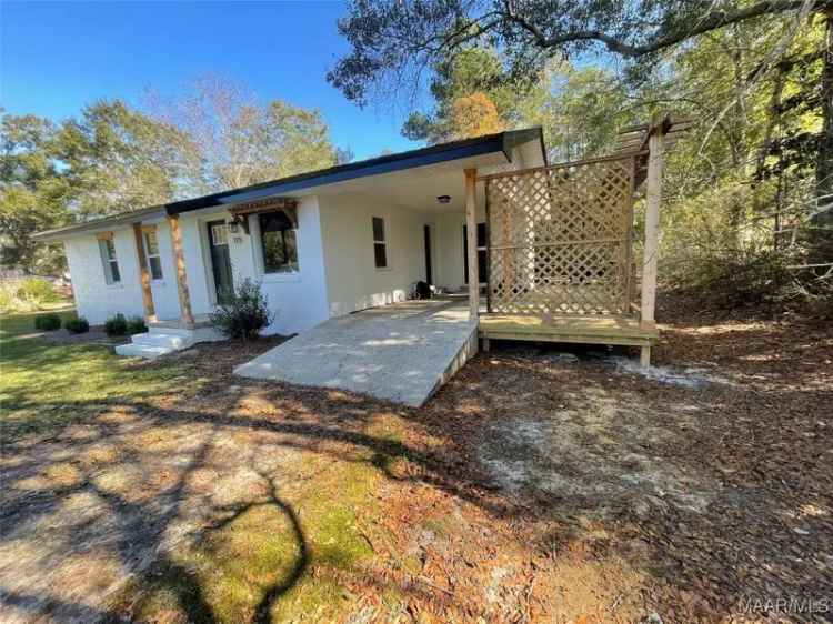 Single-family house For Sale in Opp, Alabama