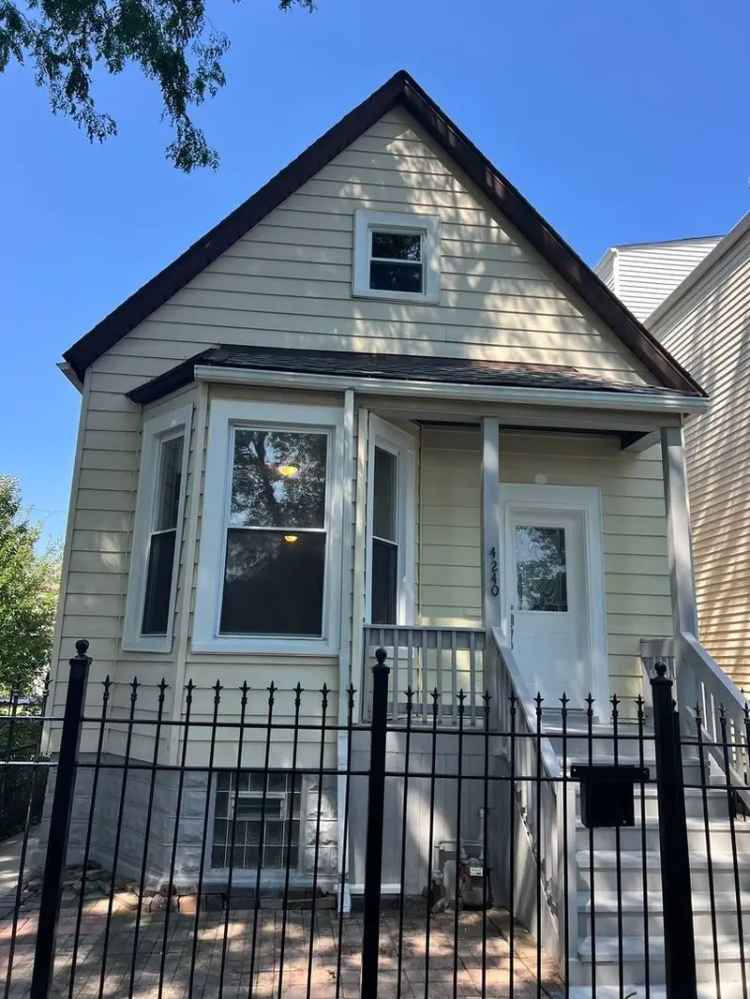 Single-family house For Sale in 4240, South Campbell Avenue, Chicago, Illinois