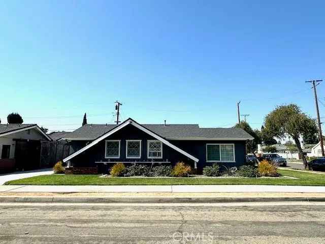 Multi-family house For Sale in 1042, East Almond Avenue, Orange, California