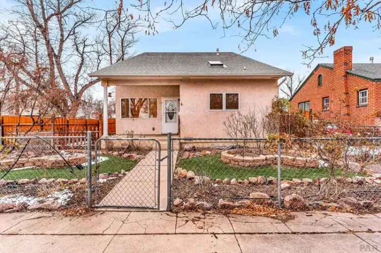 Single-family house For Sale in 2001, North Grand Avenue, Pueblo, Colorado