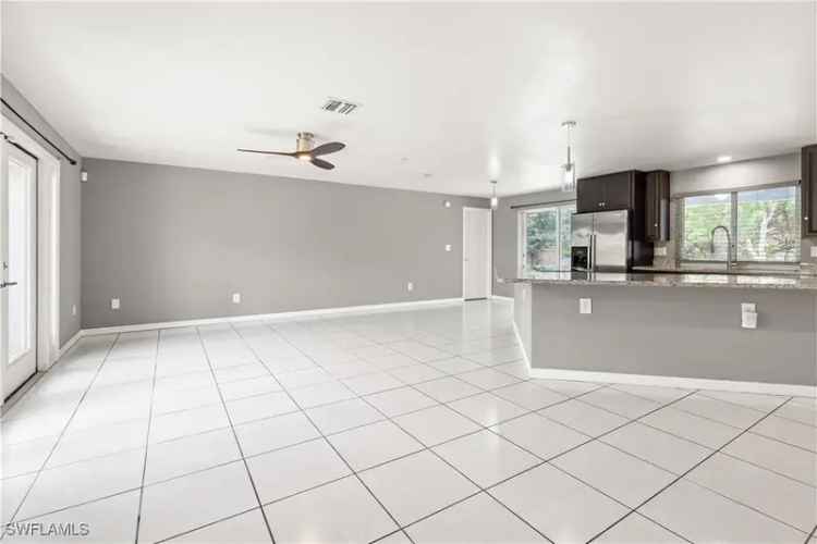 Single-family house For Sale in Villas, Florida