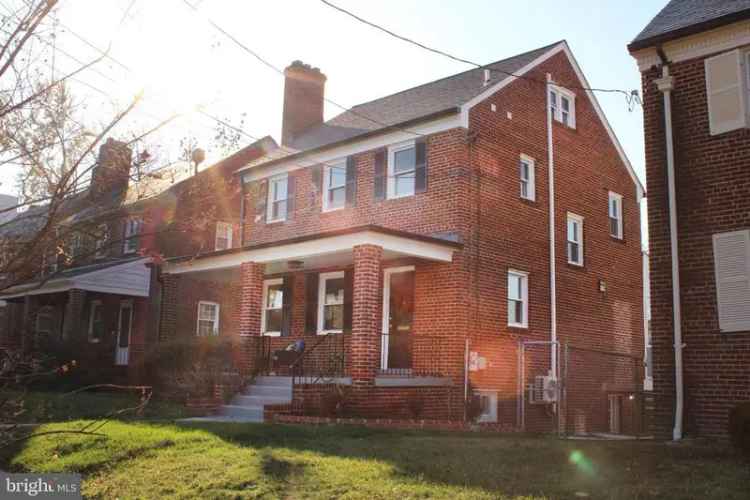 Single-family house For Sale in 6932, 8th Street Northwest, Washington, District of Columbia