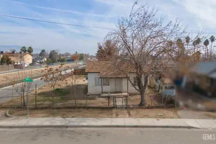 Single-family house For Sale in 1097, Robinson Street, Bakersfield, California