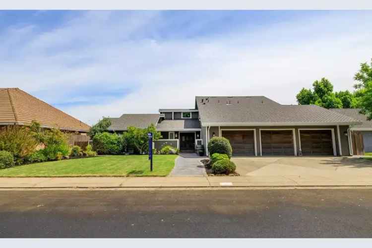 Single-family house For Sale in 910, Laver Court, Lodi, California