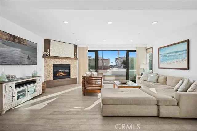 Single-family house For Sale in 200,200 1/2, East Balboa Boulevard, Newport Beach, California