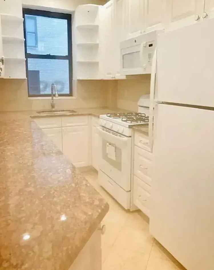 Upper East Side Alcove Studio - Spacious and Updated