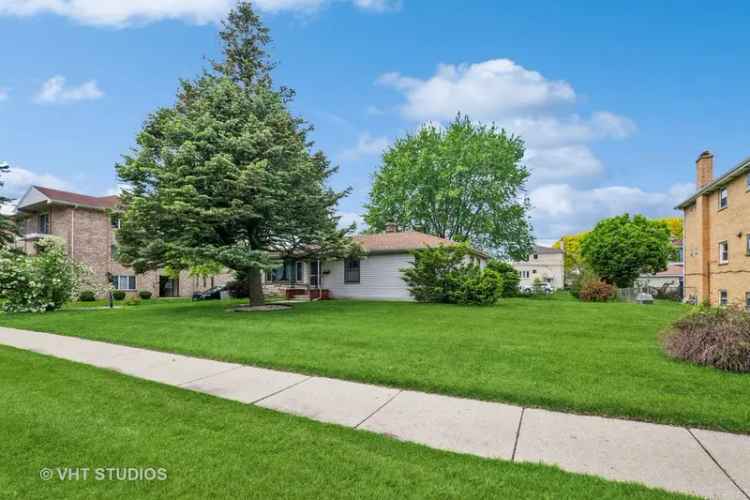 Single-family house For Sale in 9424, South Kolmar Avenue, Oak Lawn, Illinois