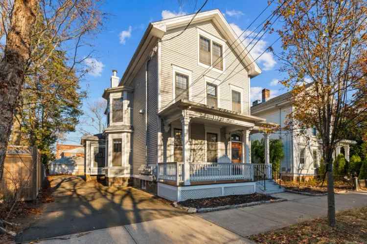 Multi-family house For Sale in 35, Eld Street, New Haven, Connecticut