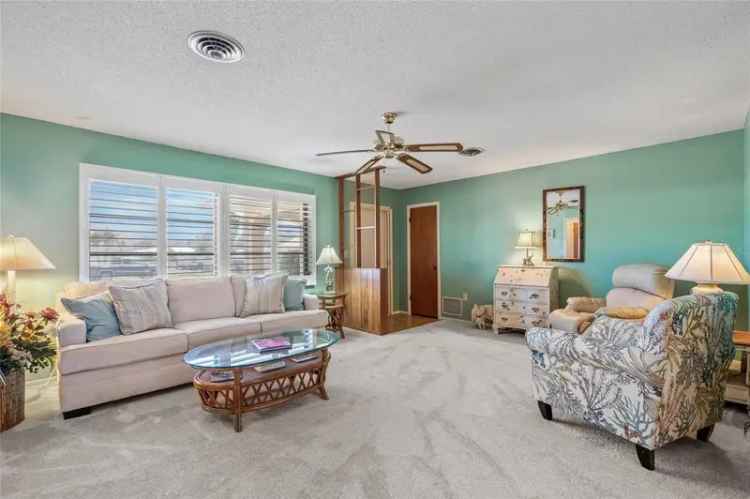 Single-family house For Sale in 1340, Forked Creek Drive, Englewood, Florida