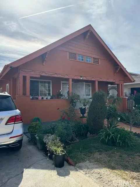 Single-family house For Sale in 852, West 47th Street, Los Angeles, California