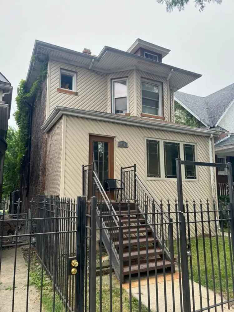 Single-family house For Sale in 911, North Lawler Avenue, Chicago, Illinois